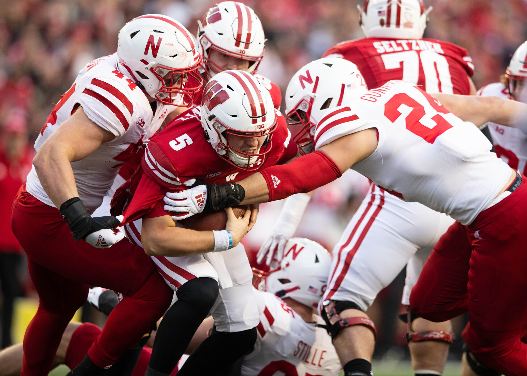 112122-owh-spo-nebraskawisconsin-em16.jpg